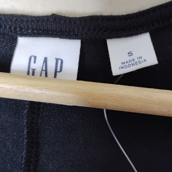 NWT Long-Sleeve Wrap Dress S Black Midi Minimalist Everyday Casual GAP Classic - Picture 6 of 8